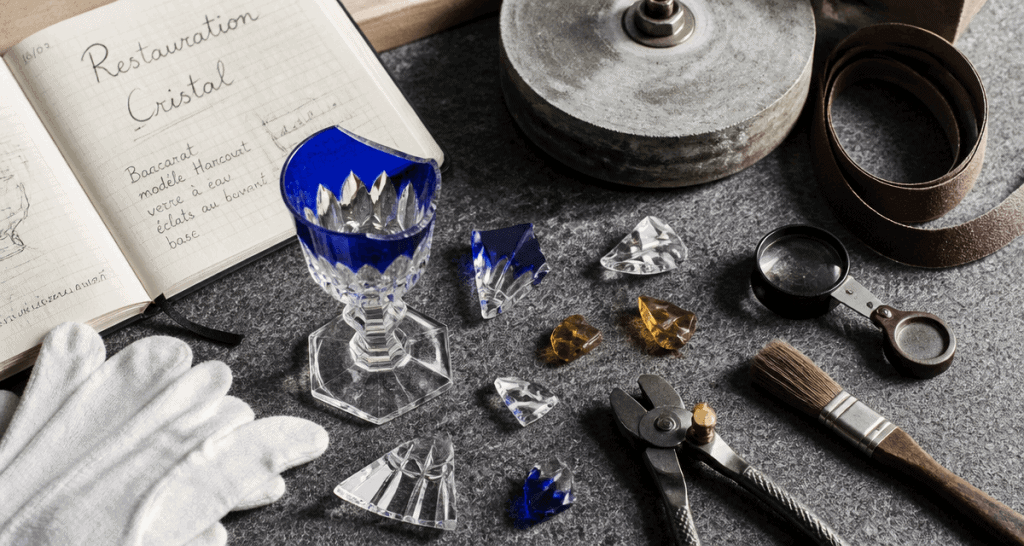 ou faire réparer un verre en cristal sur établi artisan