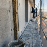 Ravalement ite : façade isolée en chantier