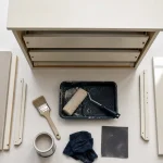 Peinture pour meuble IKEA avec sous-couche et ponçage pour éviter l’écaillage