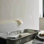 Peindre du platre : mur en plâtre avant sous-couche et fixateur