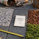 Par quoi remplacer le gazon : zones gravier paillage et couvre-sol